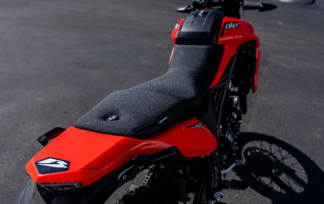 Seat Concepts Komfort-Sitzbank Beta Alp 4.0 / Alp X, Black Sandpaper, Seiten Black Carbon Fiber