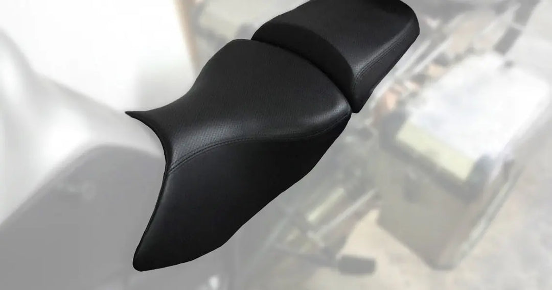 Seat Concepts Komfort Foam &amp; Cover Kit BMW R1200 GS / GS Adventure, Black Sandpaper, Seiten Black Carbon Fiber