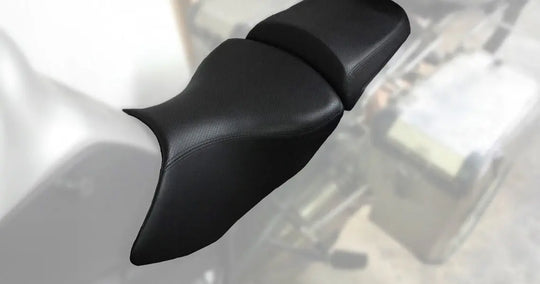 Seat Concepts Komfort Foam &amp; Cover Kit BMW R1200 GS / GS Adventure, Black Sandpaper, Seiten Black Carbon Fiber