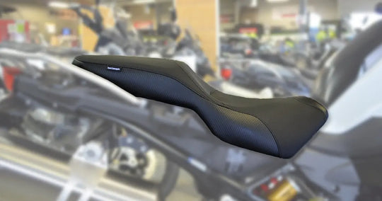 Seat Concepts Komfort Foam &amp; Cover Kit BMW F750 GS / F850 GS / F800 GS / F900 GS Adventure, Black Semi-Grip, Seiten Black Carbon Fiber