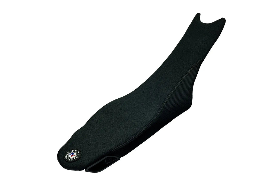 Seat Concepts Komfort Foam &amp; Cover Kit Ducati Desmo450 MX, Black Sandpaper, Seiten Black Carbon Fiber