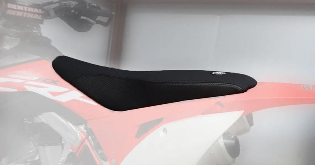 Seat Concepts Komfort-Sitzbank Honda CRF450R / CRF250R / CRF450L, Black Sandpaper, Seiten Black Carbon Fiber