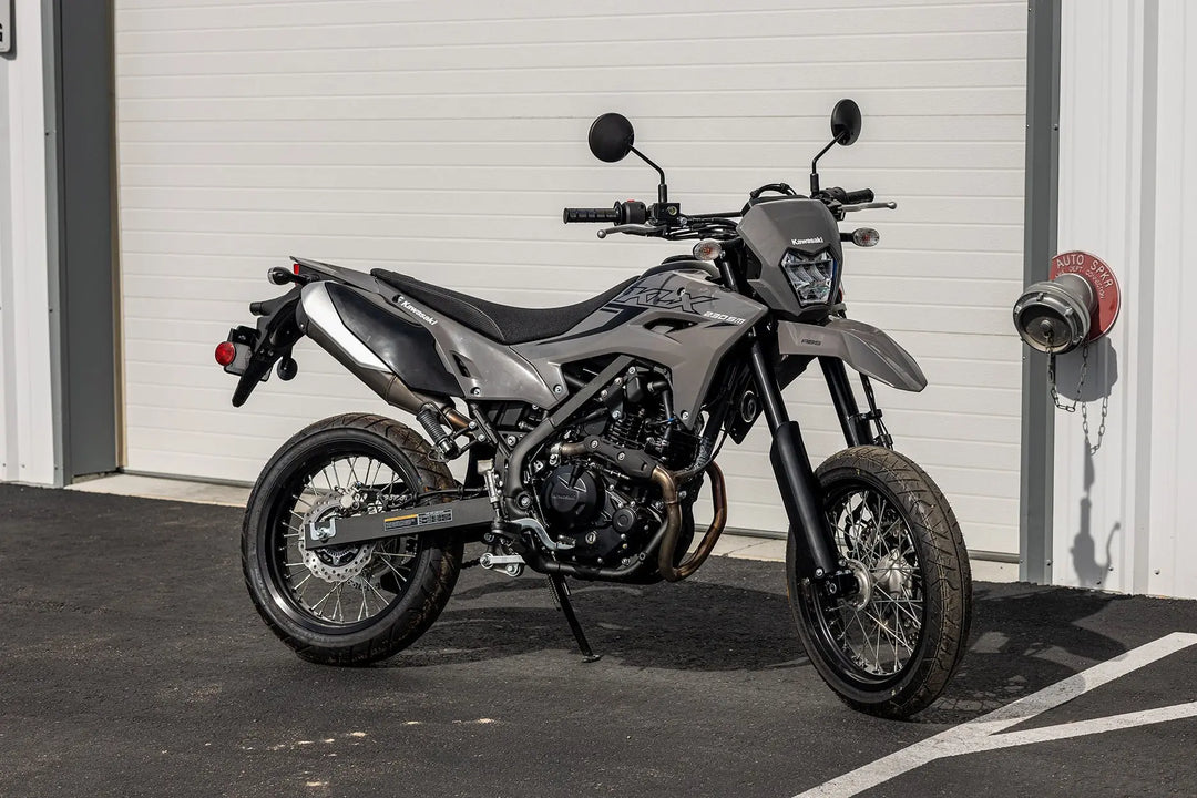 Seat Concepts Komfort-Sitzbank Kawasaki KLX230R S, Black Sandpaper, Seiten Black Carbon Fiber