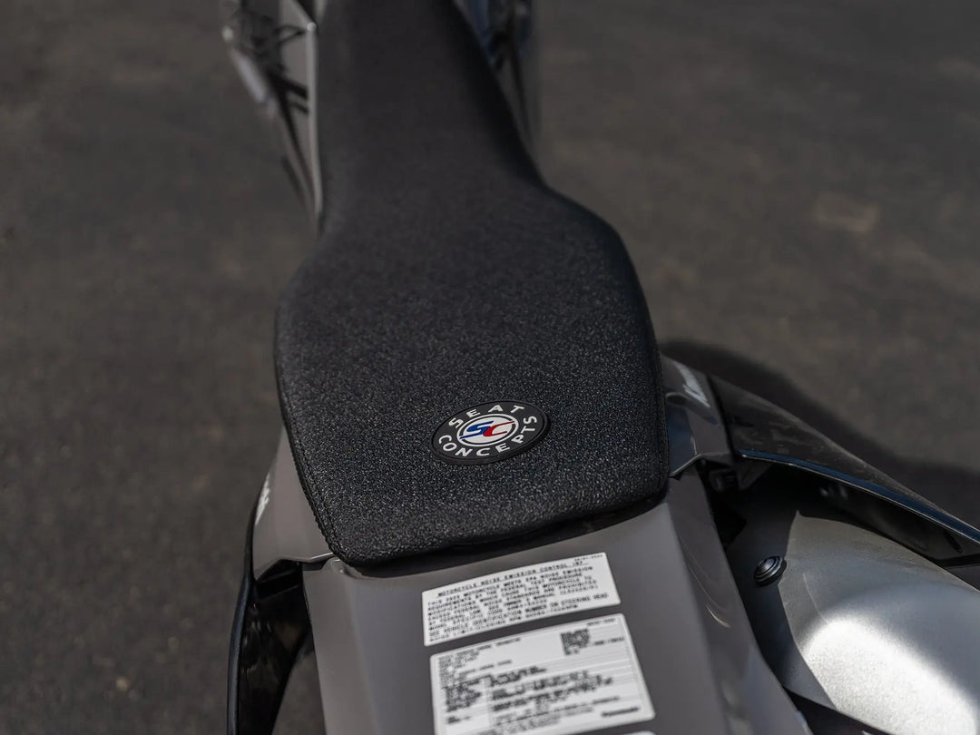 Seat Concepts Komfort-Sitzbank Kawasaki KLX230R S, Black Sandpaper, Seiten Black Carbon Fiber