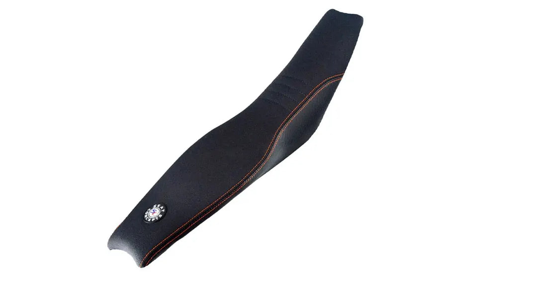 Seat Concepts Komfort-Sitzbank KTM EXC-F / EXC / SX-F / SX, Black Semi-Grip, Seiten Black Carbon Fiber, Naht orange