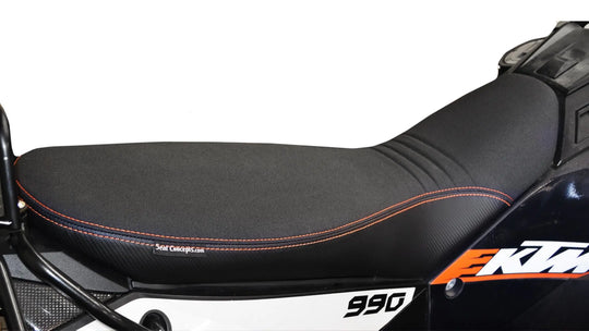 Seat Concepts Komfort Foam &amp; Cover Kit KTM 950 / 990 Adventure, Black Sandpaper, Seiten Black Carbon Fiber, Naht orange