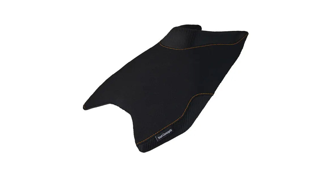 Seat Concepts Komfort Foam &amp; Cover Kit mit Soziusbezug KTM 790 / 890 Duke, Black Sandpaper, Seiten Black Carbon Fiber, Naht orange