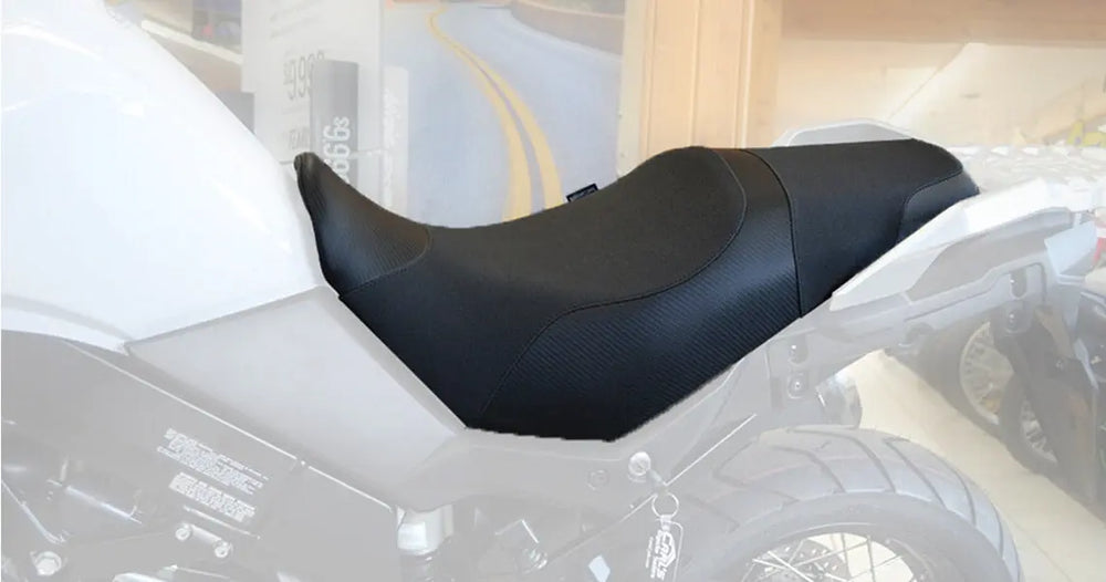 Seat Concepts Komfort Foam & Cover Kit Suzuki V-Strom 650 / XT, Black Semi-Grip, Seiten Black Carbon Fiber