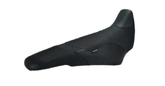 Seat Concepts Komfort Foam &amp; Cover Kit Suzuki V-Strom 1000 / XT, Black Sandpaper, Seiten Black Carbon Fiber (Abbildung zeigt die hohe Ausführung)