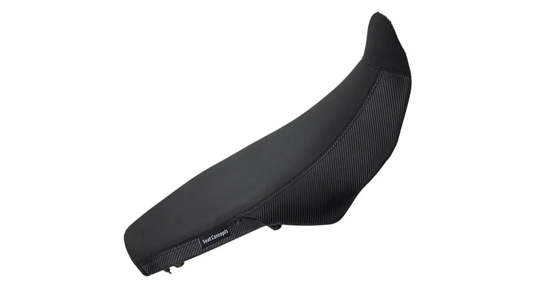 Seat Concepts Komfort Foam &amp; Cover Kit Suzuki V-Strom 800DE / V-Strom 800, Black Semi-Grip, Seiten Black Carbon Fiber