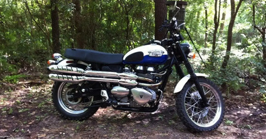 Seat Concepts Komfort Foam &amp; Cover Kit Triumph Bonneville / Scrambler / Thruxton, Black Embossed, Seiten Black Vinyl