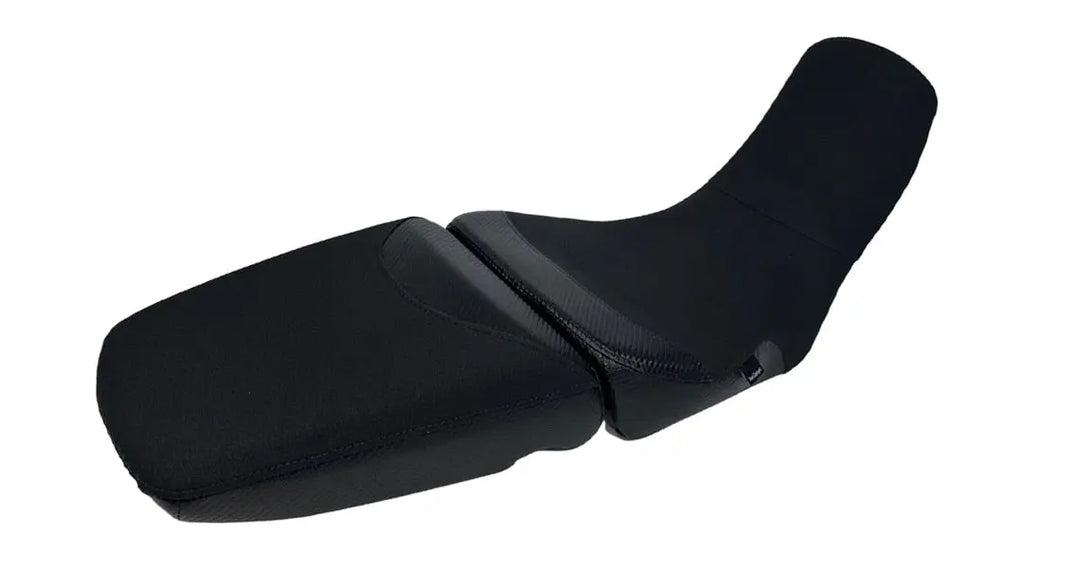 Seat Concepts Komfort Foam &amp; Cover Kit mit Soziusbezug Triumph Tiger 900 / Tiger 850 Sport, Black Sandpaper, Seiten Black Carbon Fiber