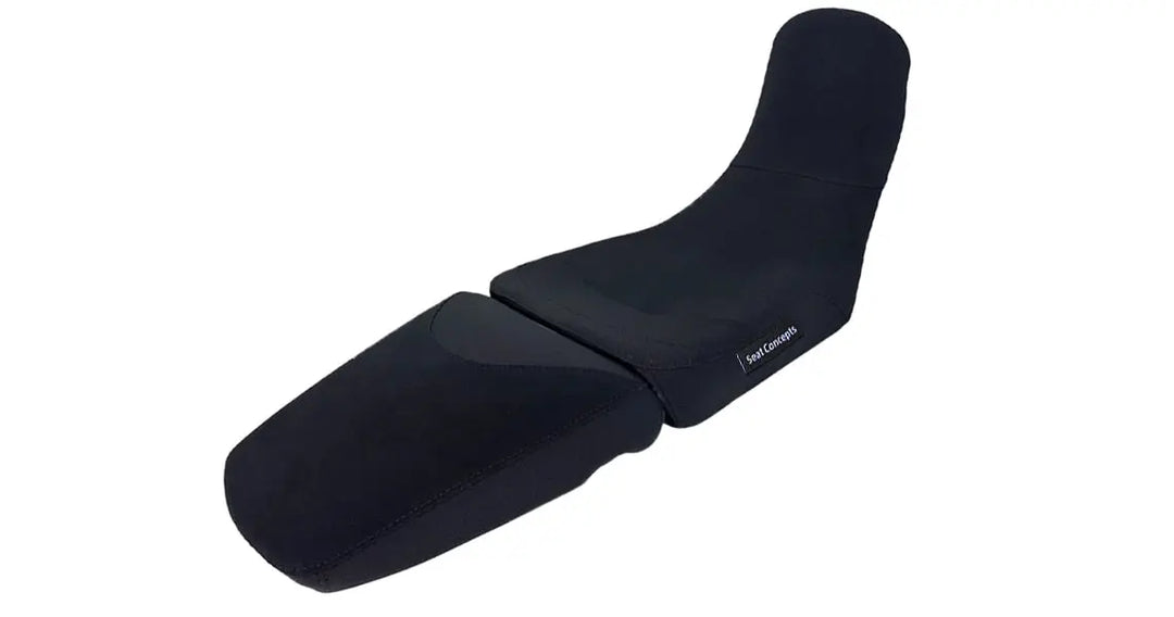 Seat Concepts Komfort Foam &amp; Cover Kit mit Soziusbezug Triumph Tiger 900 / Tiger 850 Sport, Black Sandpaper, Seiten Black Carbon Fiber