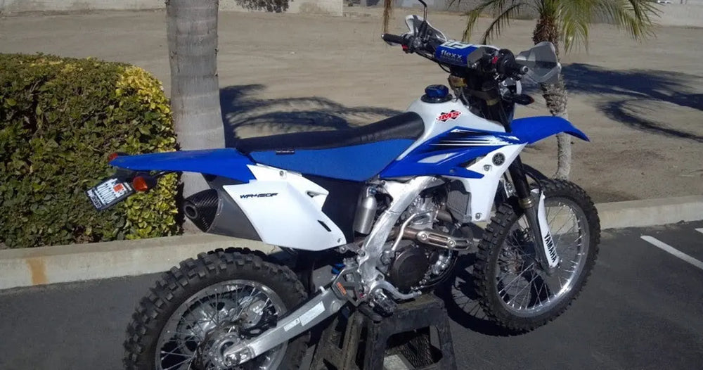Seat Concepts Komfort Foam & Cover Kit Yamaha WR450F, Black Sandpaper, Seiten Cobalt Blue Wire