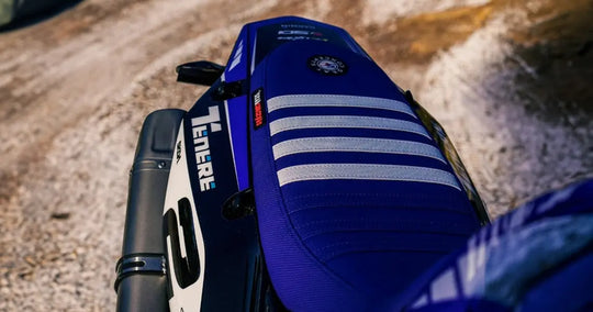 Seat Concepts Rally 2.0 Sitzbank Yamaha Tenere 700, Cobalt Blue Wire / Cobalt Blue Wire / White Wire