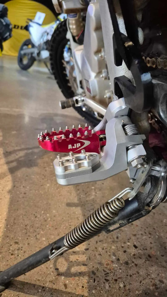 TwinPegs - AJP PR7