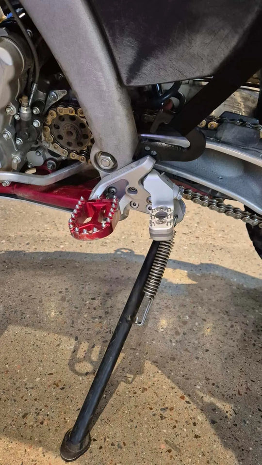 TwinPegs - AJP PR7