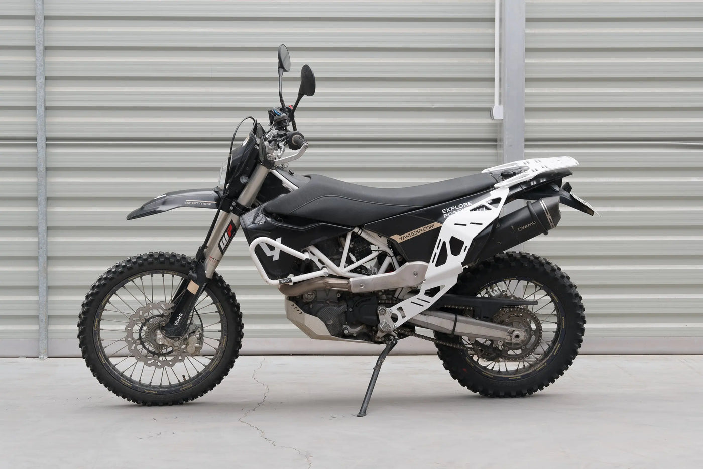 Yakk EXP Seitenträger weiß für Softgepäck für Husqvarna 701