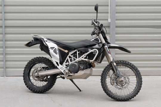 Yakk EXP Seitenträger weiß für Softgepäck für Husqvarna 701