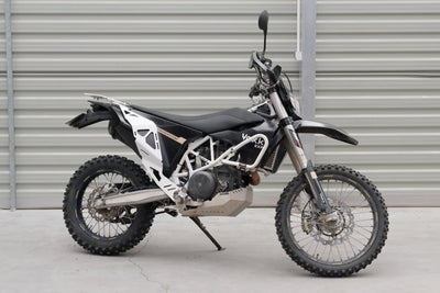 Yakk EXP Seitenträger weiß für Softgepäck für Husqvarna 701