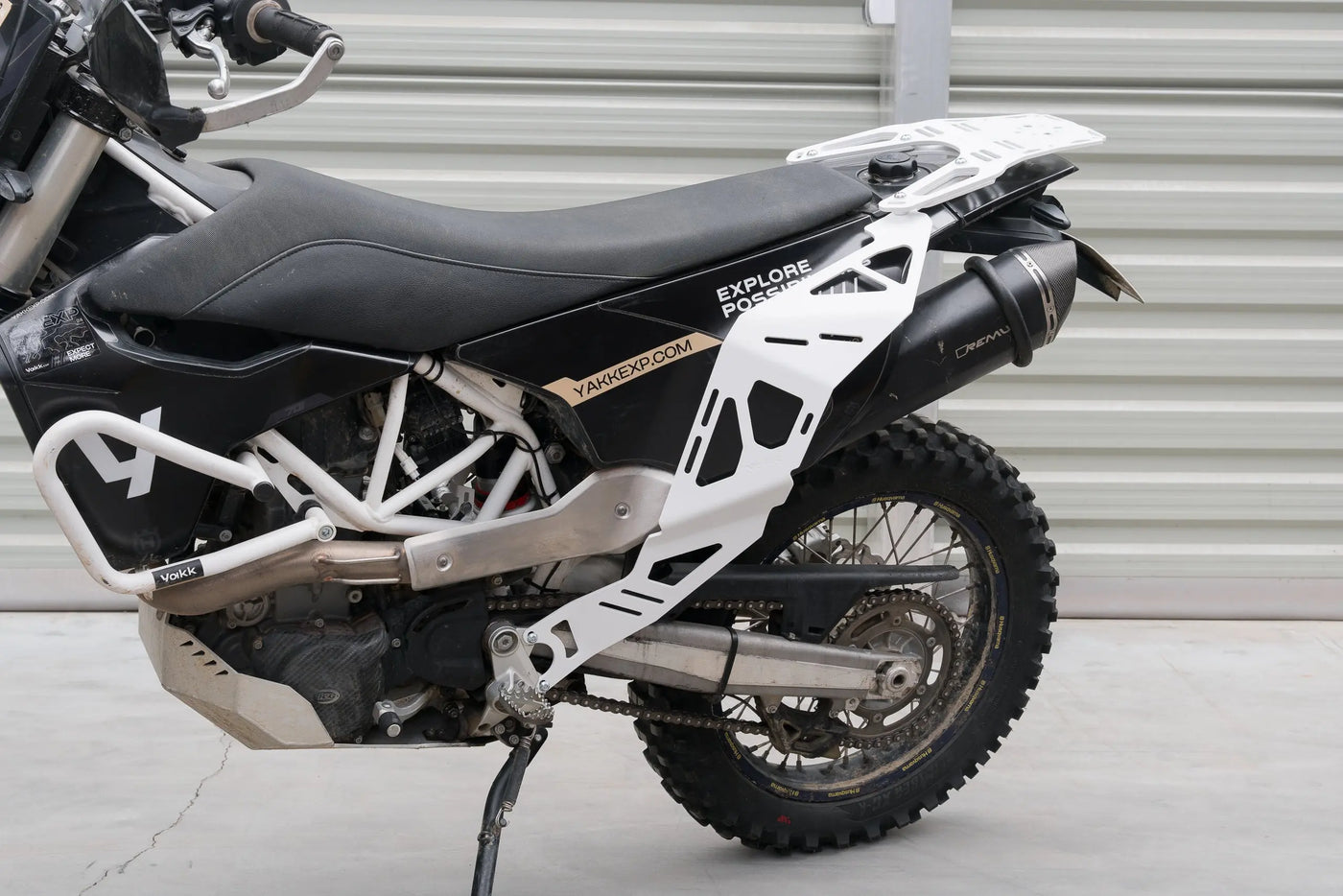 Yakk EXP Seitenträger weiß für Softgepäck für Husqvarna 701